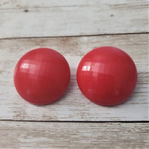 Vintage Clip On Earrings Large Red Square Pattern 1.25" Circle Shape - Picture 1 of 4